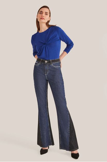 Calça jeans flare bicolor