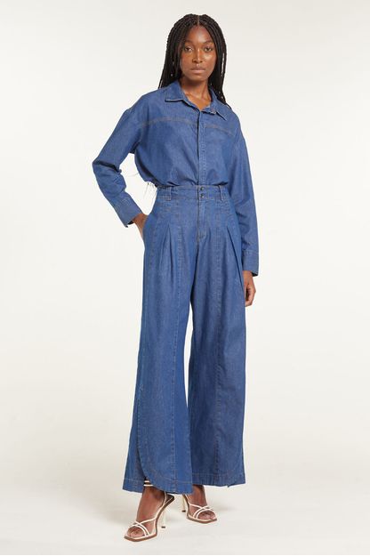Calça pantalona barra irregular jeans