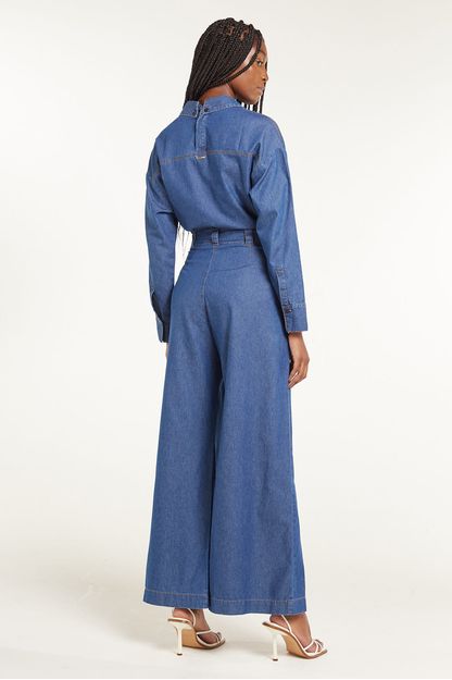 Calça pantalona barra irregular jeans