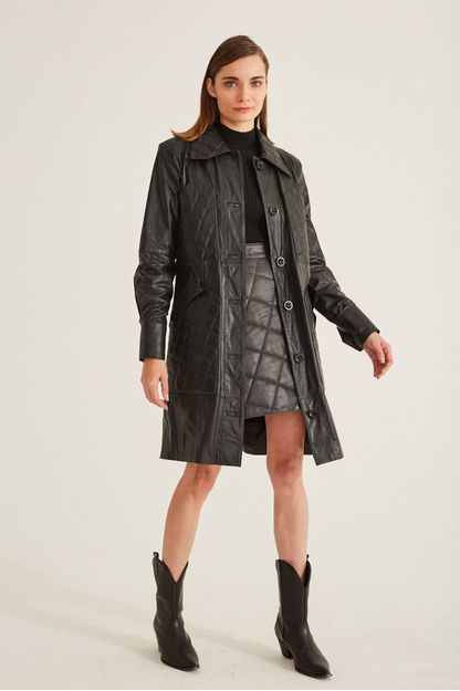 Trench coat couro matelassê preto