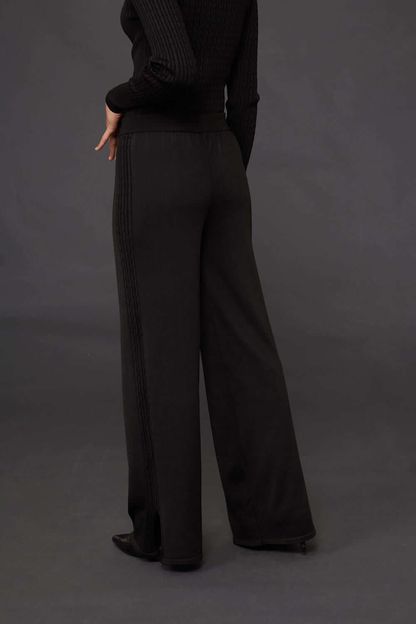 Calça reta fenda em tricot preta