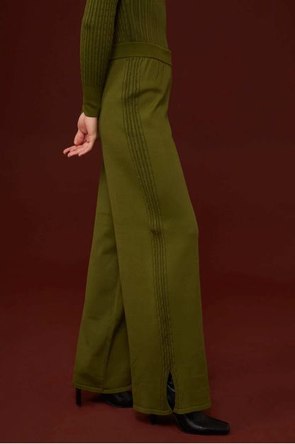 Calça reta fenda em tricot verde