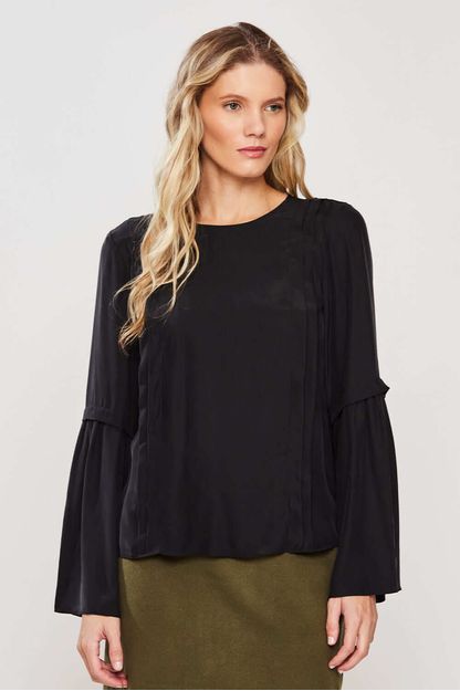 Blusa pregas em seda preta