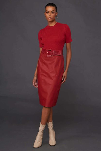 Saia pencil em couro vermelha