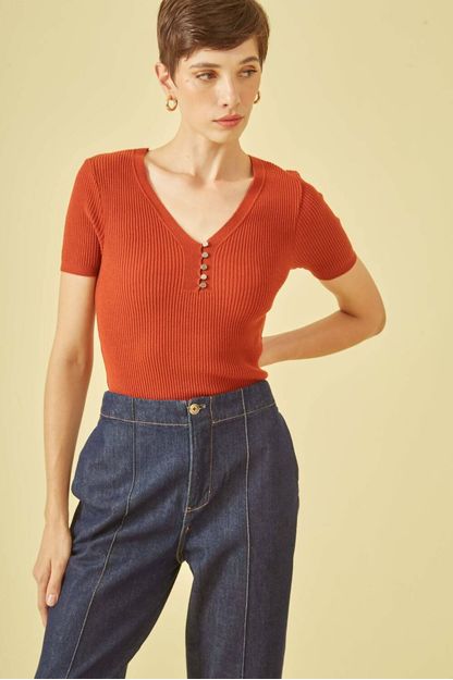 Blusa decote v botões em tricot avelã