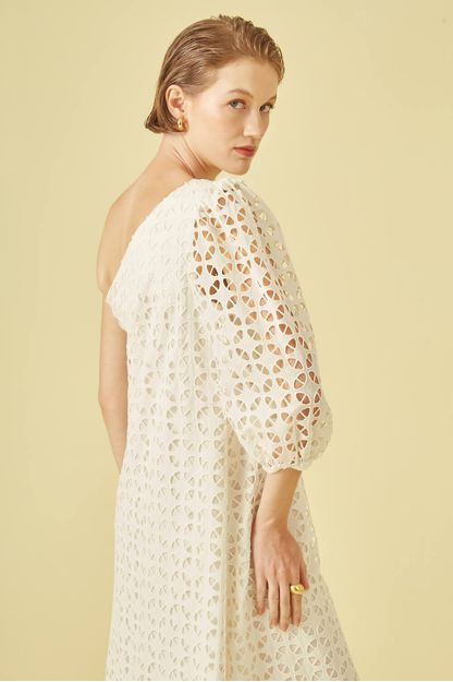 Vestido ombro só laise solar off white