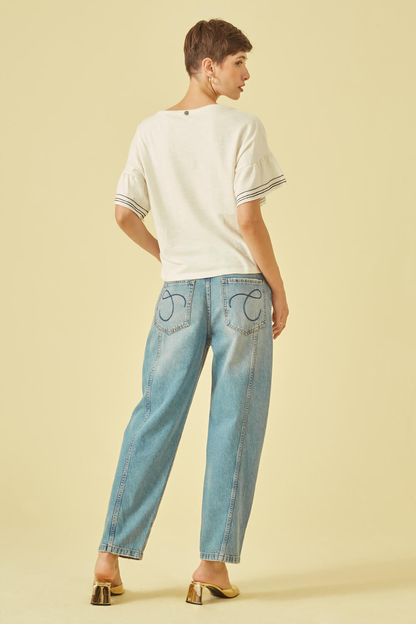 T-shirt manga com babado em malha off white