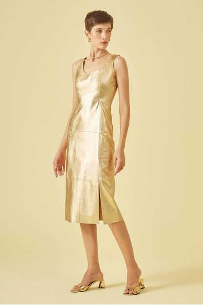 Vestido midi fenda couro mestiço ouro