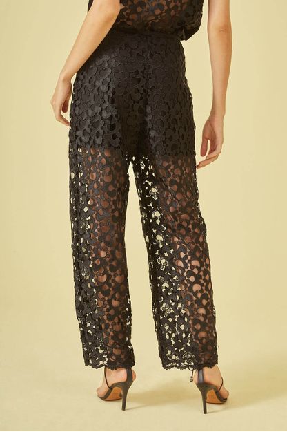 Calça em guipir botânica
