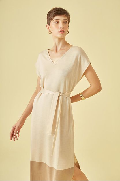Vestido midi barrado em tricot cru