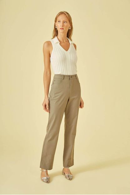 Calça básica reta em supermotion oliva