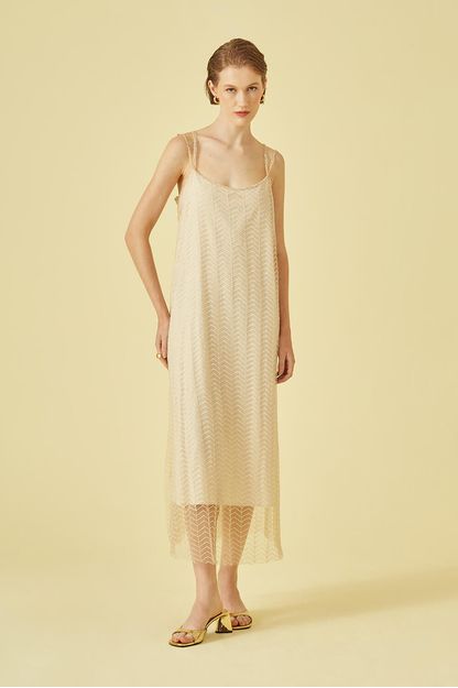Vestido trapézio em tule bordado