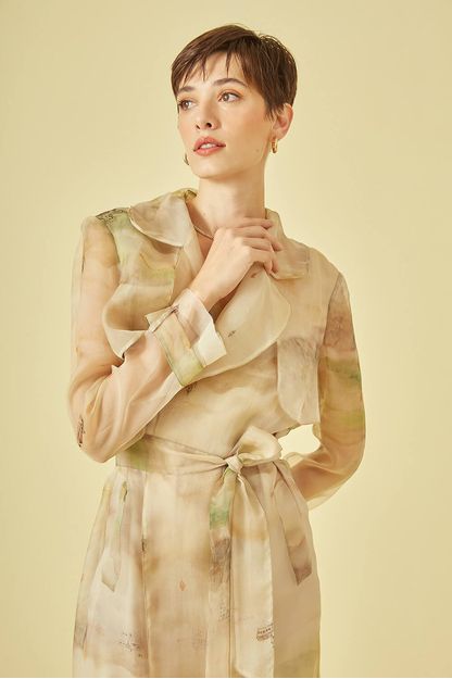 Trench coat em organza estampa vilarejo
