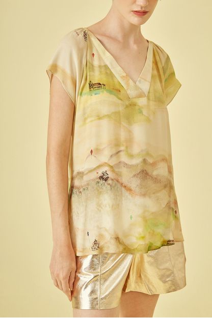 Blusa gola v estampa vilarejo