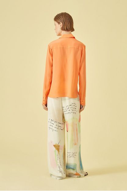 Camisa clássica em seda coral