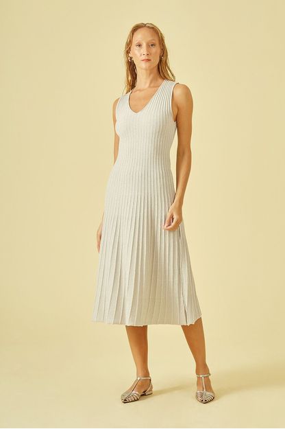 Vestido midi decote v canelado prata