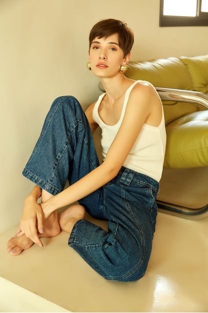 Calça reta com friso em denim