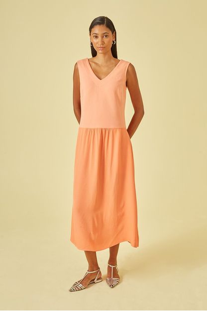 Vestido decote v mix tinturado coral