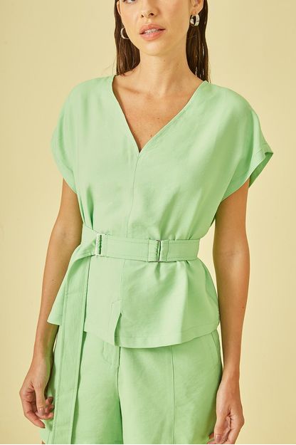 Blusa decote v com fivela relva