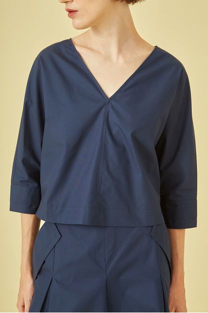 Blusa gola v manga 3/4 em tricoline marinho