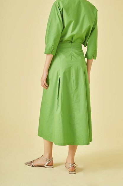 Saia midi pregas em tricoline verde