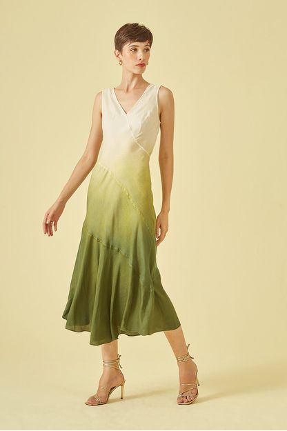 Vestido em viés em seda com ombré verde
