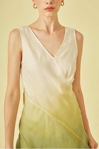 Vestido em viés em seda com ombré verde