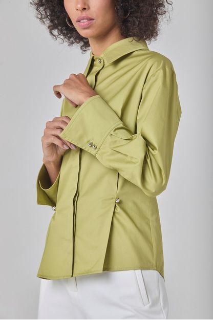 Camisa com pregas verticais em tricoline verde