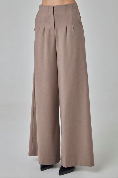 Calça pantalona pregas em lã fria bege