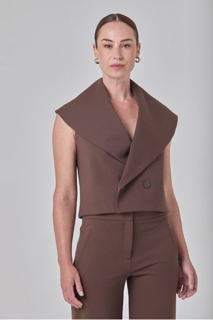 Colete em malha compact marrom