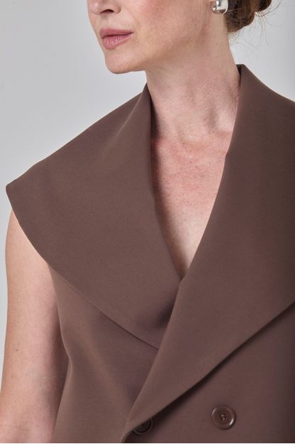 Colete em malha compact marrom