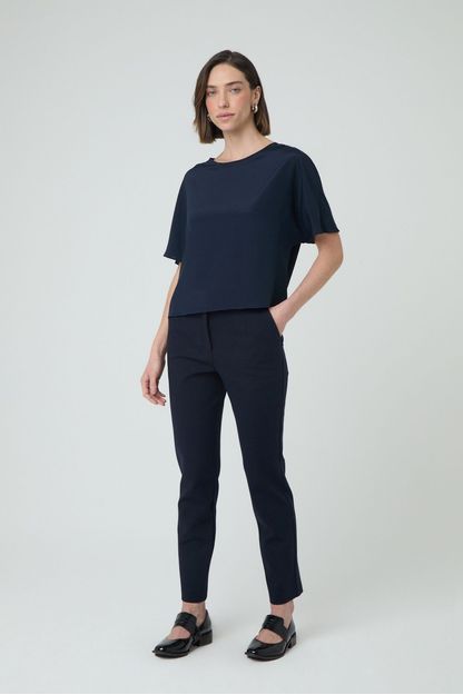 Calça cenoura em malha compact marinho