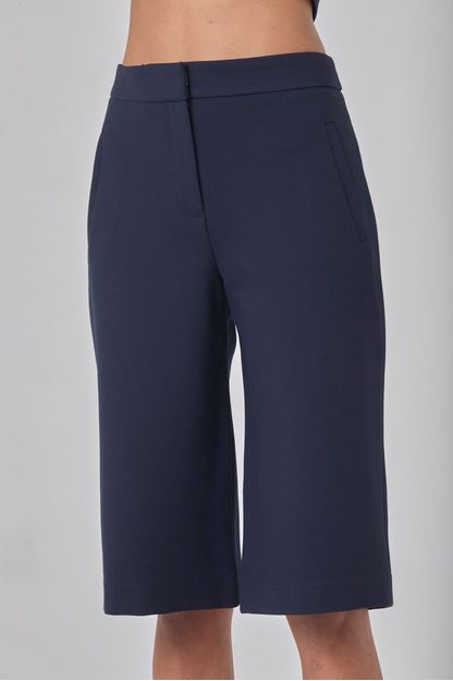 Bermuda bolso com vista em malha compact marinho