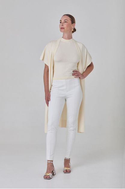 Calça fuseau com friso em malha compact off white