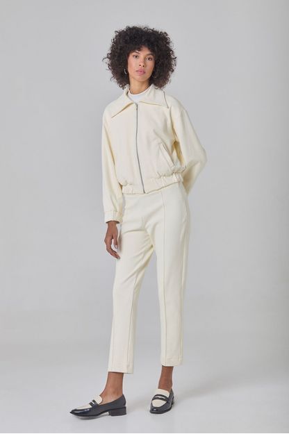 Calça com pala e friso em malha bubble off white