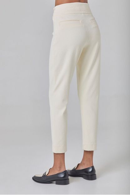 Calça com pala e friso em malha bubble off white