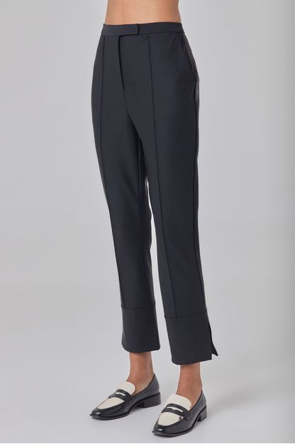 Calça slim com fenda lateral em malha block preta
