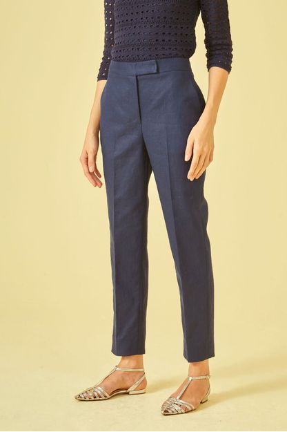 Calça reta em linho marinho