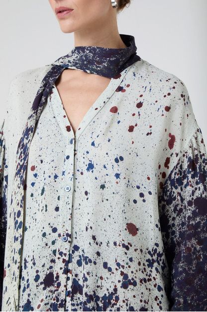 Vestido chemise com echarpe estampa cosmos