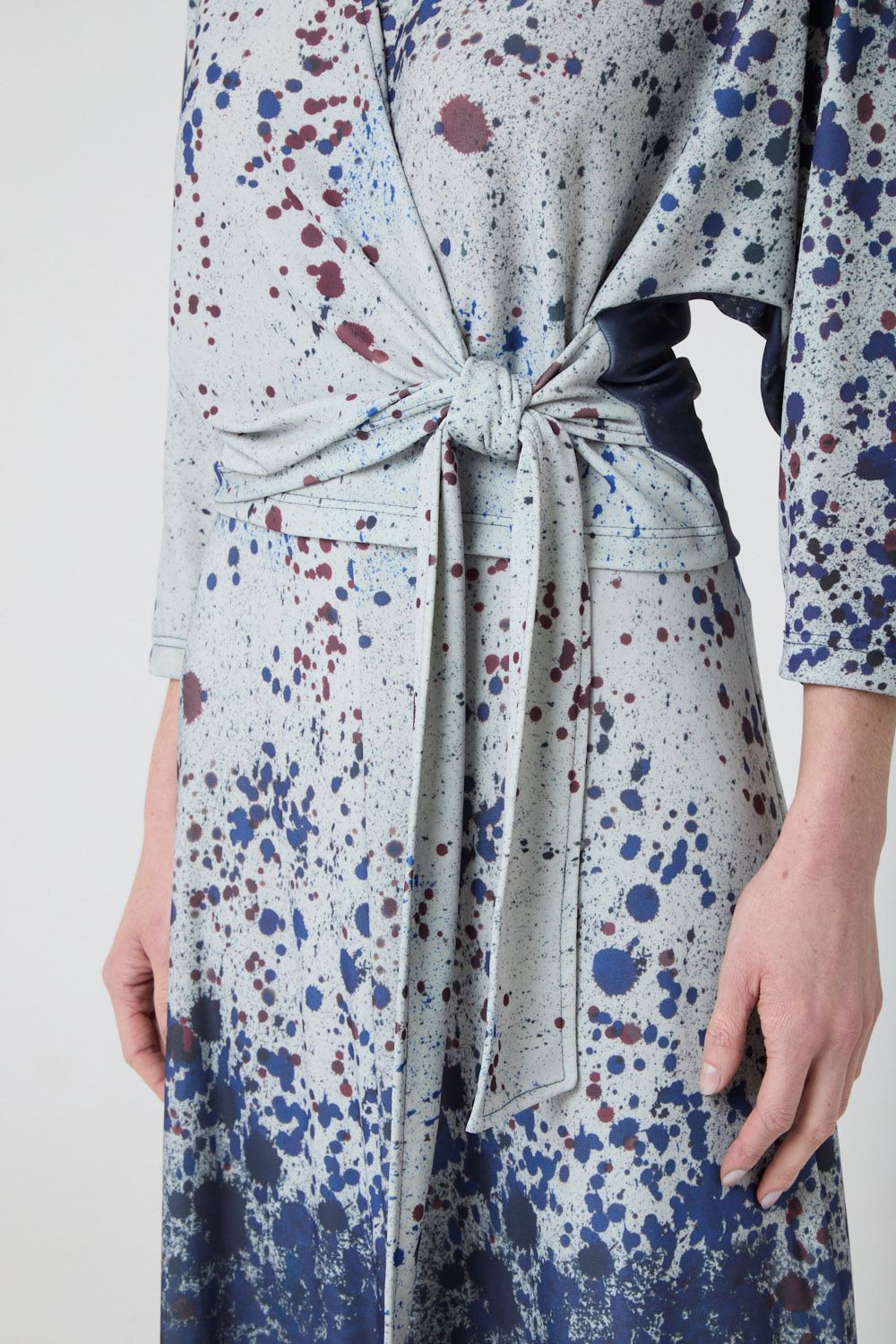 Blusa cachecouer em malha crepe estampa cosmos
