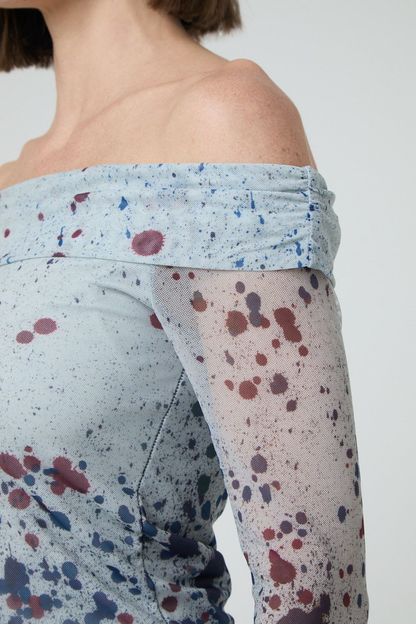 Blusa ombro a ombro em tule estampa cosmos