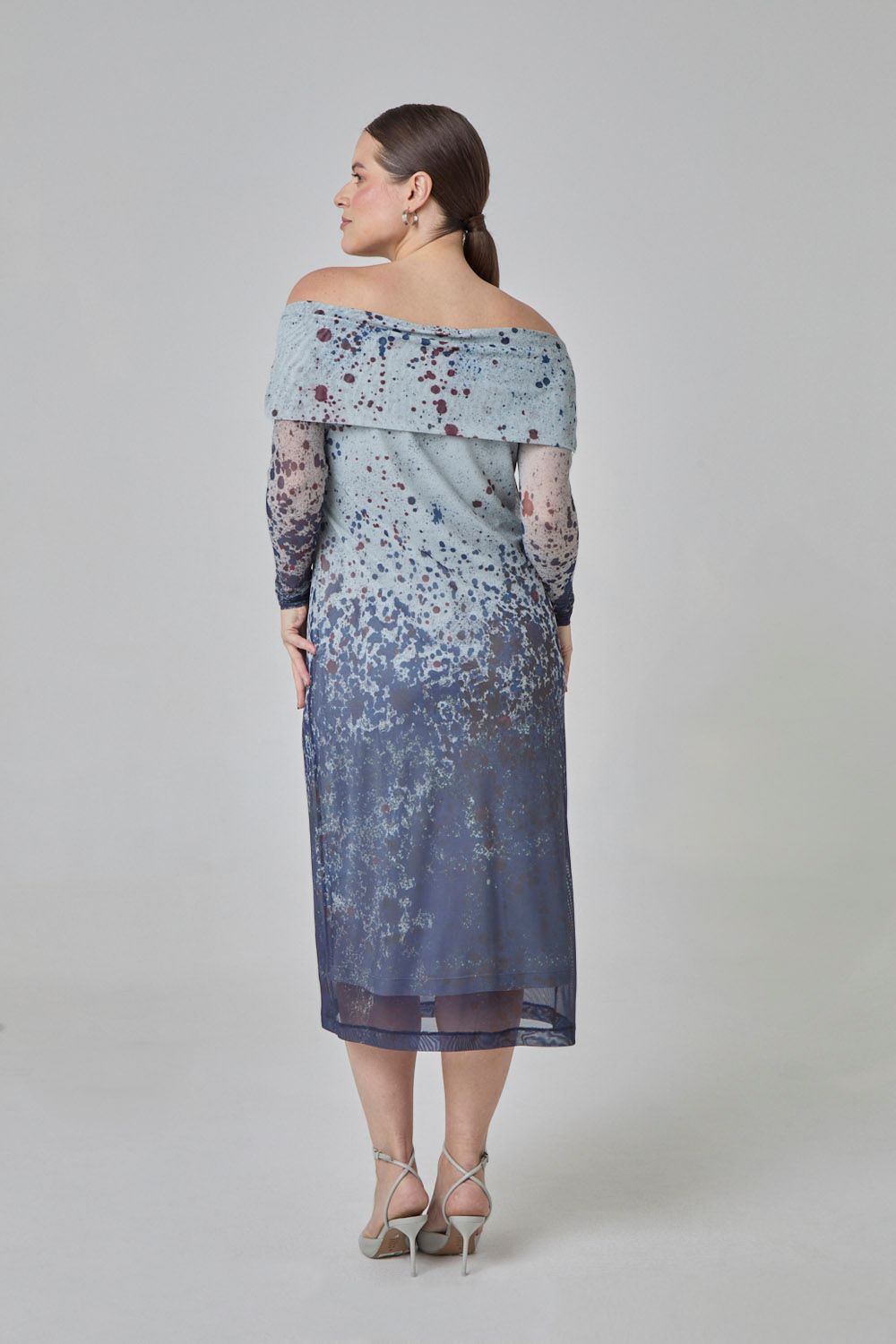 Vestido ombro a ombro em tule estampa cosmos