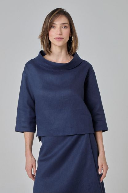 Blusa retrô em linho marinho