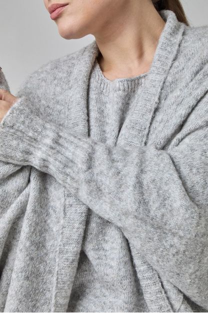 Casaco over casulo em tricot mescla cinza