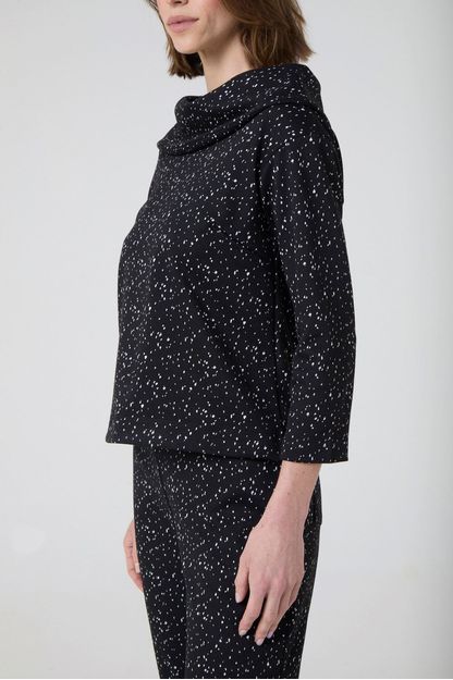 Blusa túnica gola alta em malha constelação