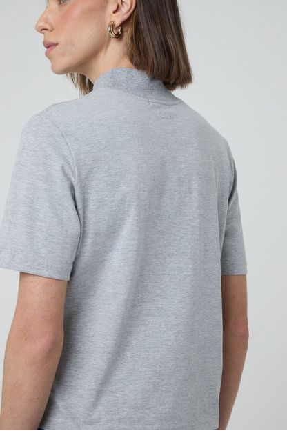 T-shirt gola alta em malha cinza mescla