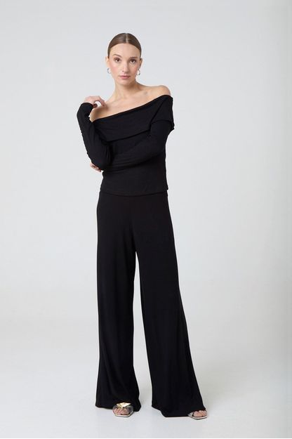 Calça pantalona com pala em malha canelada preta
