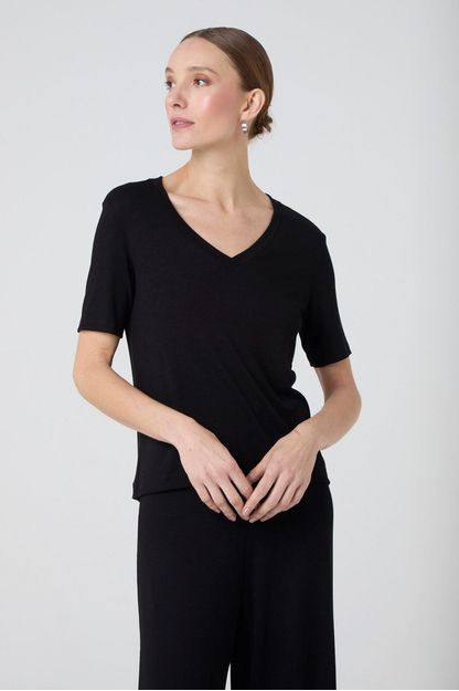 T-shirt decote v com transpasse em malha canelada preto