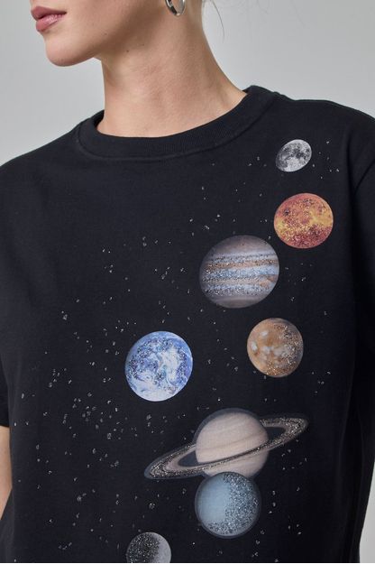 T-shirt planet preta