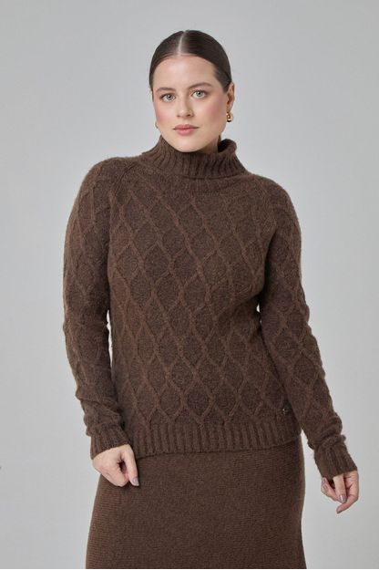 Blusa maxi pull gola alta em tricot aran marrom